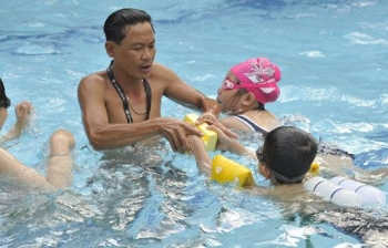 Trường “trắng” bể bơi, dạy môn bơi bỏ ngỏ