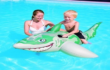 Phao bơi cá mập giành cho trẻ dưới 3 tuổi