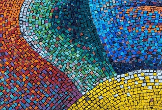 Sử dụng gạch Mosaic trong trang trí bể bơi